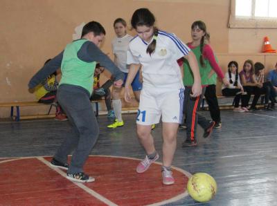 В Рязани мини-футбольные школьные каникулы завершились турниром смешанных команд